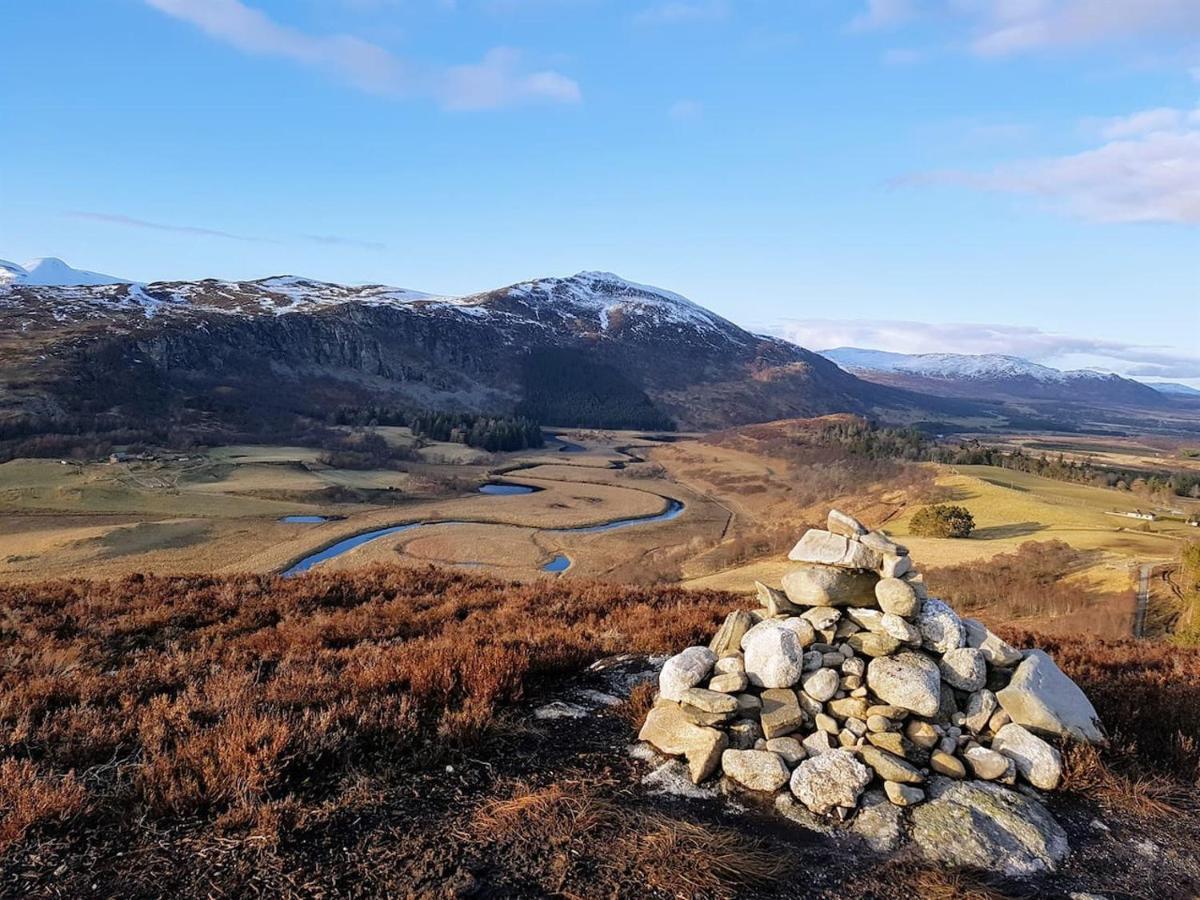 Spectacular Mountain View Ecopod Villa Newtonmore Exterior photo