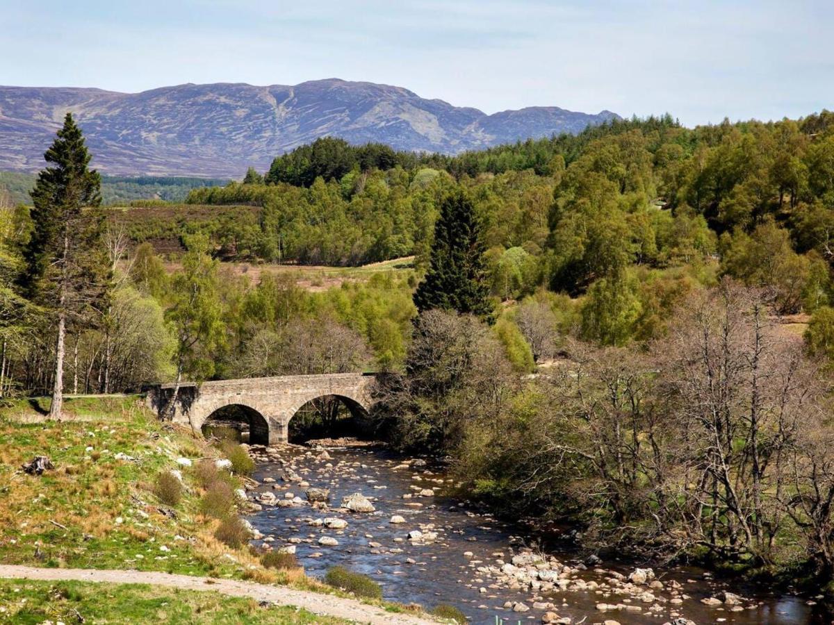 Spectacular Mountain View Ecopod Villa Newtonmore Exterior photo